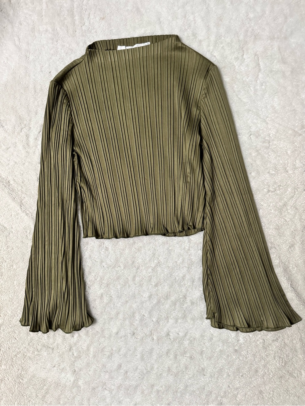 NWOT- ASTR the Label Plissé Mock Neck Long Sleeve Crop Top in Olive Green